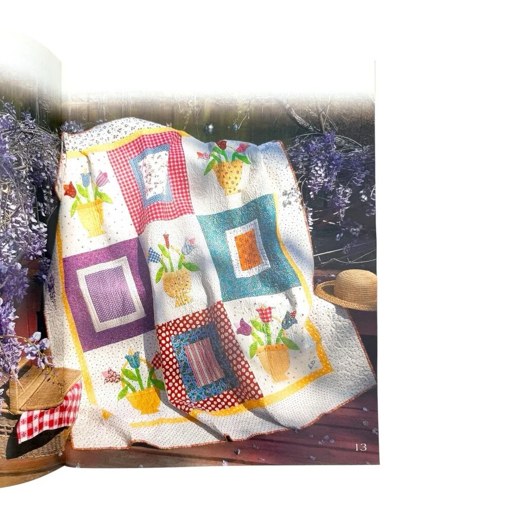 VTG 2005 Leisure Arts Craft Booklet FLOWER PATCH QUILTS Laurie Bird #3949 Floral